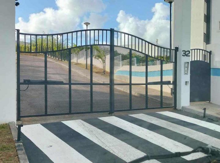 Portes et portails sur mesure Rivière Salée